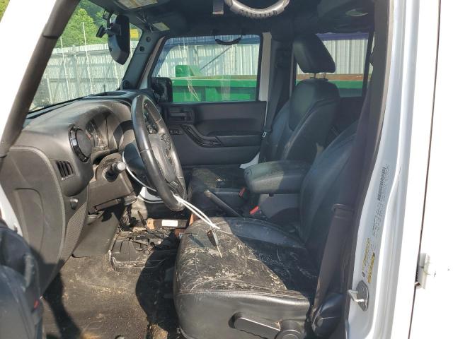 1C4BJWEG1EL322781 - 2014 JEEP WRANGLER U SAHARA WHITE photo 7