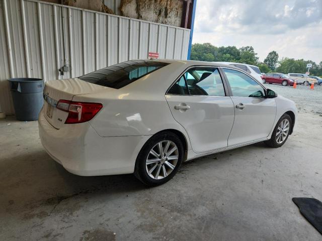 4T4BF1FK4CR257389 - 2012 TOYOTA CAMRY BASE WHITE photo 3