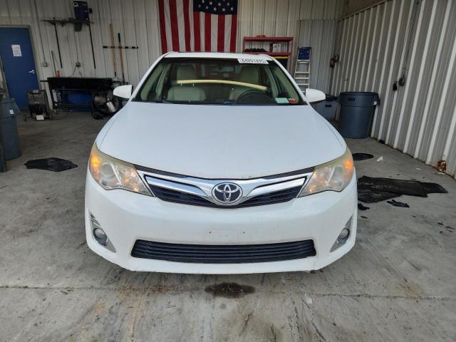 4T4BF1FK4CR257389 - 2012 TOYOTA CAMRY BASE WHITE photo 5