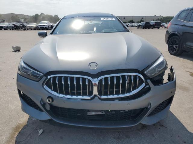 WBAGV8C05LCE26909 - 2020 BMW M850XI GRAY photo 5