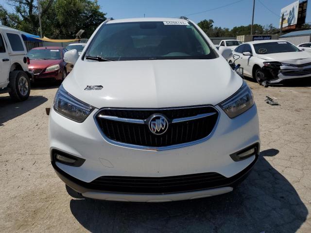 KL4CJBSB8JB577332 - 2018 BUICK ENCORE PREFERRED II WHITE photo 5