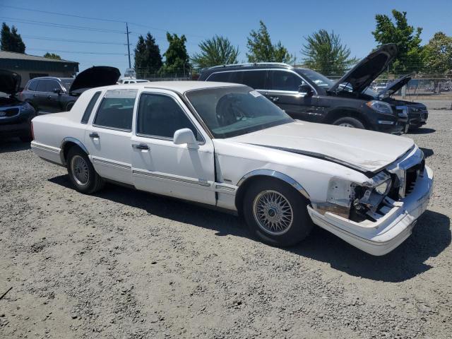 1LNLM82W1TY634775 - 1996 LINCOLN TOWN CAR SIGNATURE თეთრი ფოტო 4
