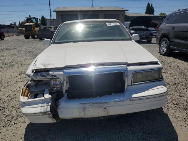 1LNLM82W1TY634775 - 1996 LINCOLN TOWN CAR SIGNATURE თეთრი ფოტო 5