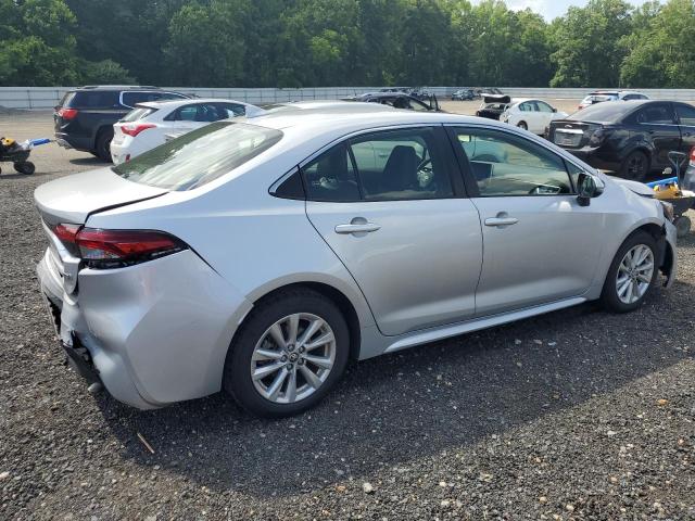 JTDBCMFE7RJ029531 - 2024 TOYOTA COROLLA LE 银色 照片 3