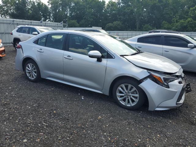 JTDBCMFE7RJ029531 - 2024 TOYOTA COROLLA LE 银色 照片 4