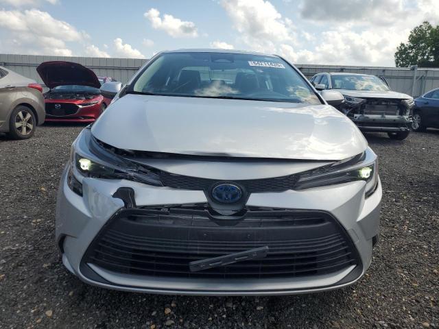 JTDBCMFE7RJ029531 - 2024 TOYOTA COROLLA LE 银色 照片 5