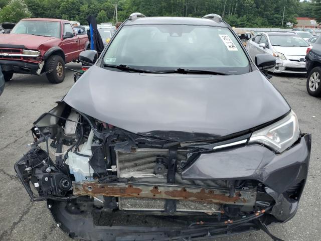 2T3BFREV8JW854439 - 2018 TOYOTA RAV4 LE Сұр фото 5