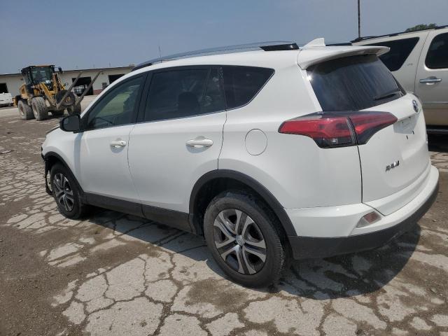 JTMBFREV1JJ226561 - 2018 TOYOTA RAV4 LE WHITE photo 2