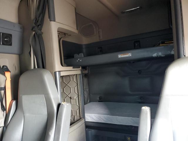 3AKJGLDR2JSHU4743 - 2018 FREIGHTLINER CASCADIA 1 Or photo 6