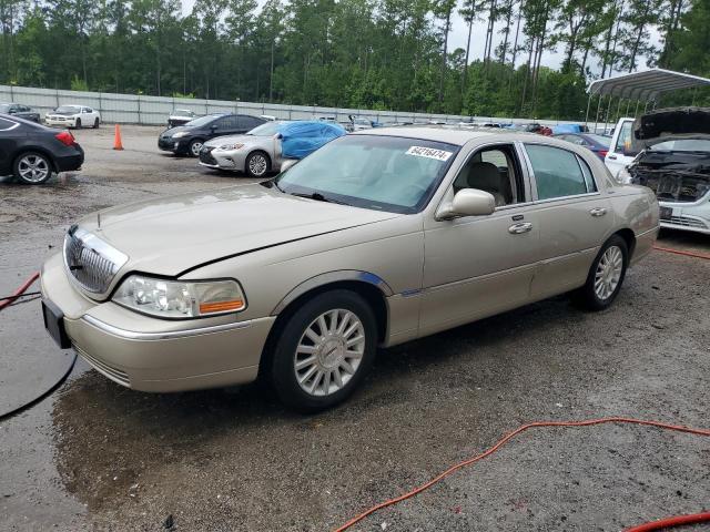 1LNHM81W84Y633387 - 2004 LINCOLN TOWN CAR EXECUTIVE GOLD photo 1