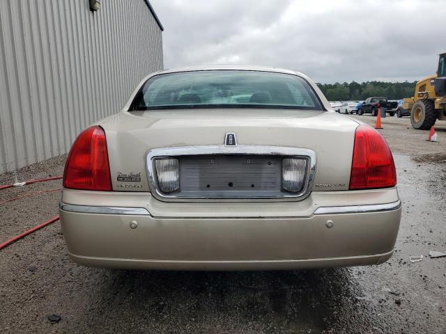 1LNHM81W84Y633387 - 2004 LINCOLN TOWN CAR EXECUTIVE GOLD photo 6