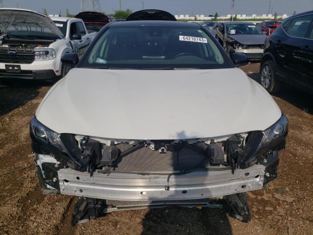 4T1KZ1AK8NU064366 - 2022 TOYOTA CAMRY TRD WHITE photo 5