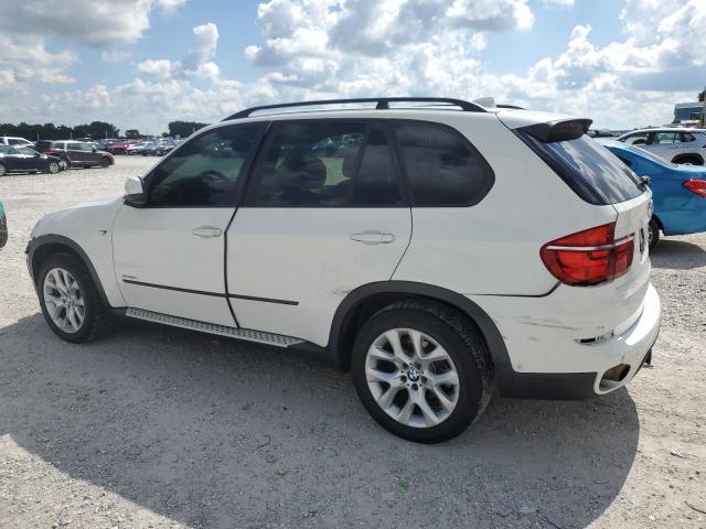 5UXZV4C53D0B05940 - 2013 BMW X5 XDRIVE35I WHITE photo 2