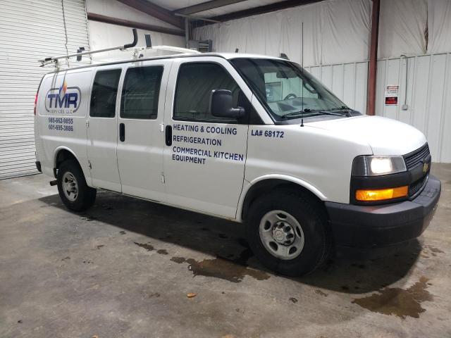 1GCWGAFP7J1308813 - 2018 CHEVROLET EXPRESS G2 WHITE photo 4