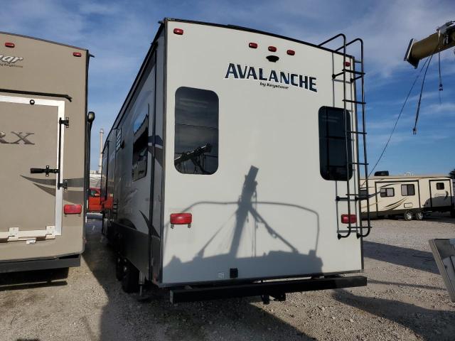 4YDF30028JE760147 - 2018 KEYSTONE AVALANCHE WHITE photo 3