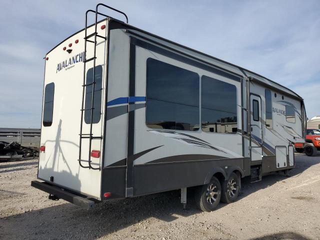 4YDF30028JE760147 - 2018 KEYSTONE AVALANCHE თეთრი ფოტო 4