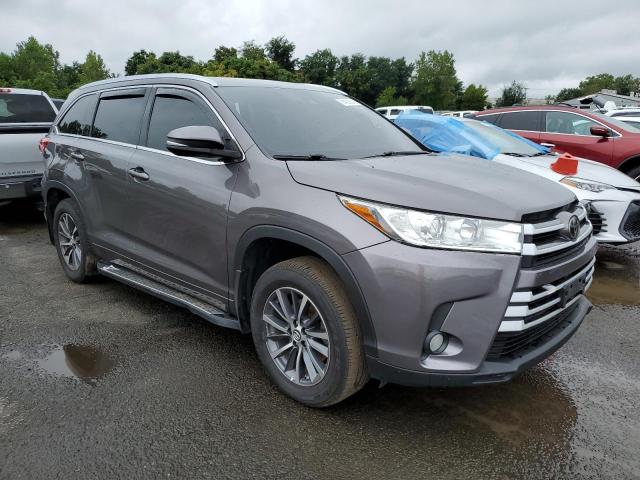 5TDJZRFH8HS386669 - 2017 TOYOTA HIGHLANDER SE GRAY photo 4