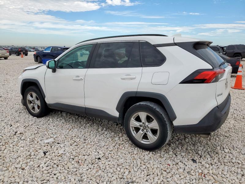 2T3W1RFV5MC120927 - 2021 TOYOTA RAV4 XLE WHITE photo 2