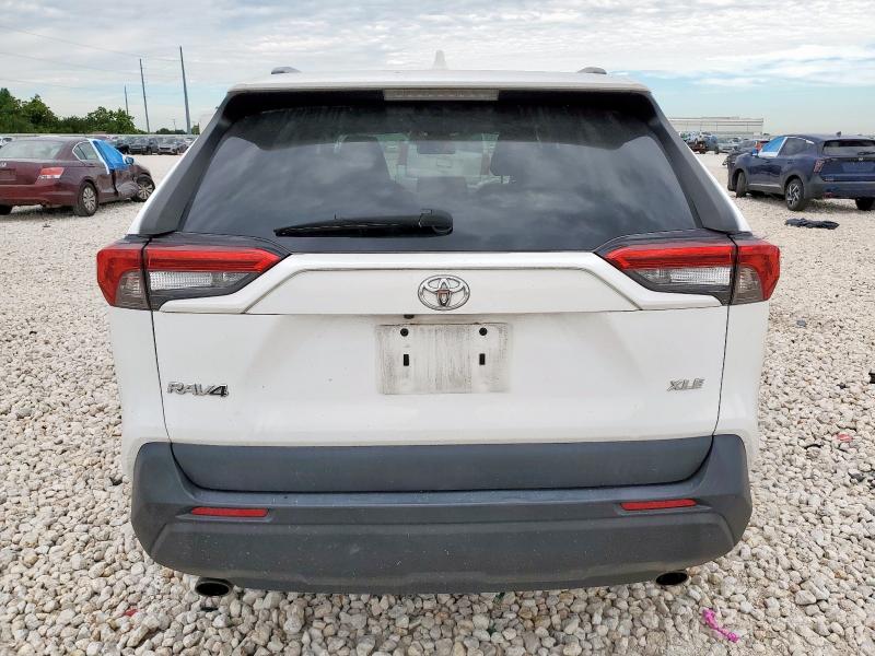 2T3W1RFV5MC120927 - 2021 TOYOTA RAV4 XLE WHITE photo 6