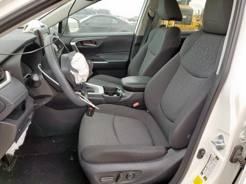 2T3W1RFV5MC120927 - 2021 TOYOTA RAV4 XLE WHITE photo 7