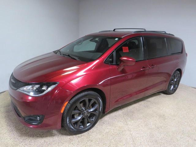 2C4RC1FG5JR333889 - 2018 CHRYSLER PACIFICA TOURING PLUS BURGUNDY photo 2