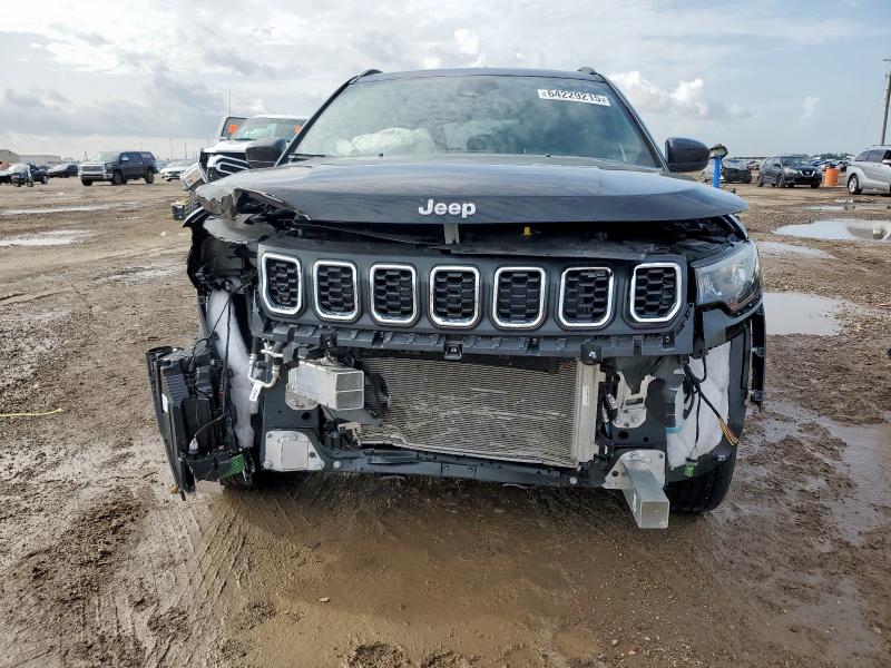 3C4NJDBN4ST535499 - 2025 JEEP COMPASS LATITUDE შავი ფოტო 5