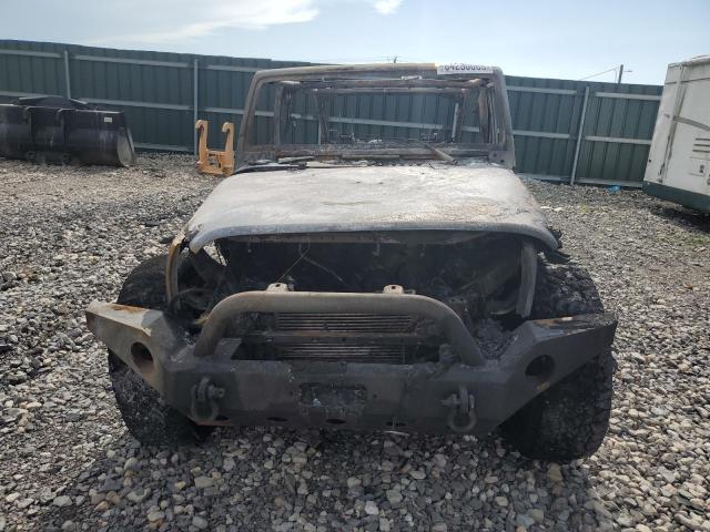 1C4BJWDG6HL559823 - 2017 JEEP WRANGLER U SPORT GRAY photo 5