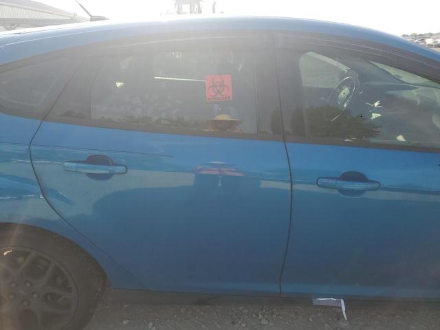 1FADP3K24GL358889 - 2016 FORD FOCUS SE BLUE photo 10