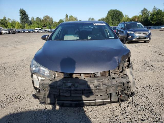 4T1BF1FK6HU322910 - 2017 TOYOTA CAMRY LE 灰色 照片 5