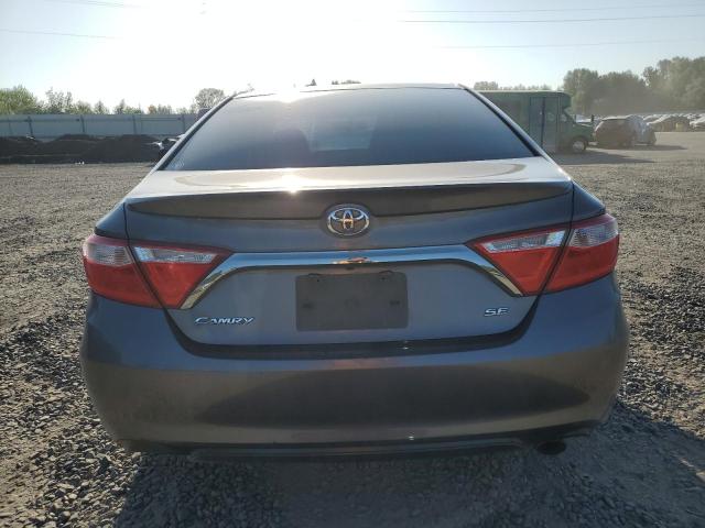 4T1BF1FK6HU322910 - 2017 TOYOTA CAMRY LE 灰色 照片 6