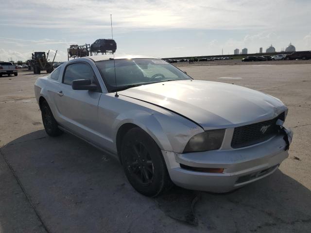 1ZVHT80N485185265 - 2008 FORD MUSTANG SILVER photo 4