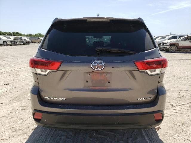 5TDJZRFHXKS595287 - 2019 TOYOTA HIGHLANDER SE GRAY photo 6