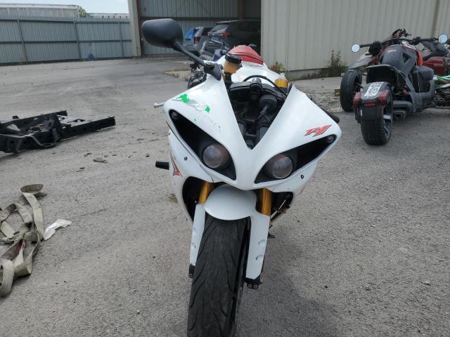 JYARN23E69A002284 - 2009 YAMAHA YZFR1 WHITE photo 2