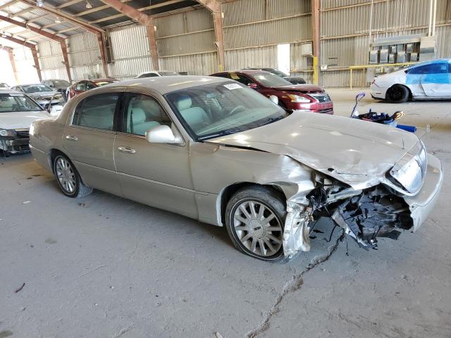 1LNHM81V67Y627843 - 2007 LINCOLN TOWN CAR SIGNATURE TAN photo 4