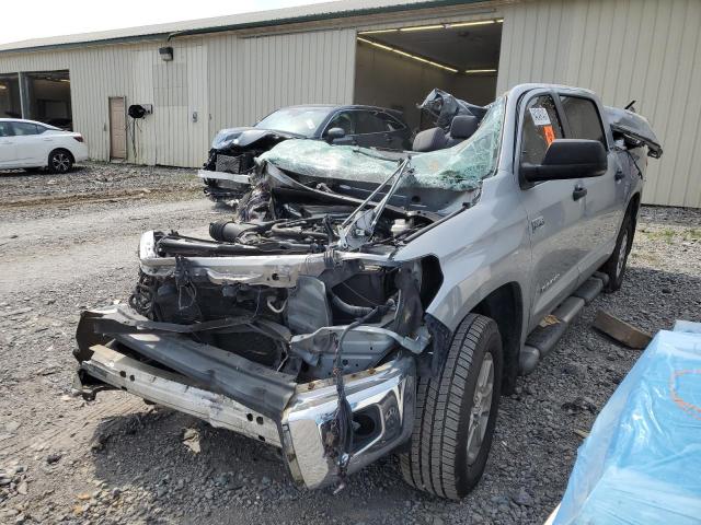 5TFDW5F1XEX347220 - 2014 TOYOTA TUNDRA CREWMAX SR5 SILVER photo 1