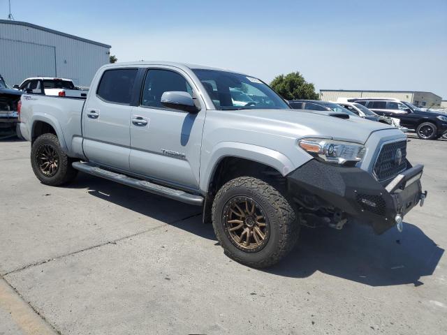 3TMBZ5DN1JM013291 - 2018 TOYOTA TACOMA DOUBLE CAB Gris foto 4