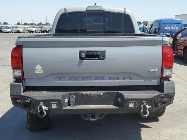 3TMBZ5DN1JM013291 - 2018 TOYOTA TACOMA DOUBLE CAB Gris foto 6