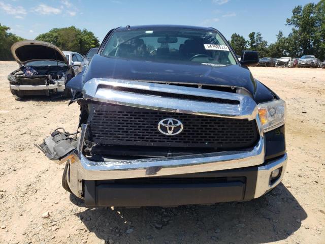 5TFDW5F13HX620650 - 2017 TOYOTA TUNDRA CREWMAX SR5 BLACK photo 5