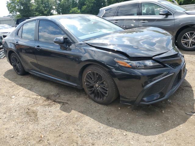 4T1G11BKXNU057611 - 2022 TOYOTA CAMRY SE BLACK photo 4