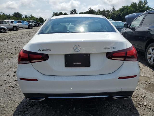 W1K3G4FB9NJ361646 - 2022 MERCEDES-BENZ A 220 4MATIC WHITE photo 6