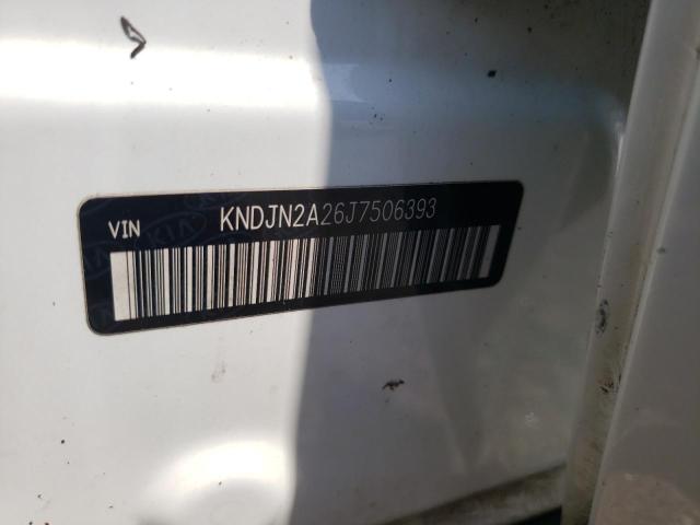 KNDJN2A26J7506393 - 2018 KIA SOUL WHITE photo 12