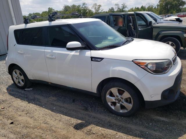 KNDJN2A26J7506393 - 2018 KIA SOUL WHITE photo 4