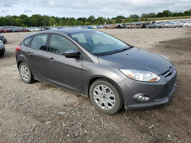 1FAHP3K25CL428458 - 2012 FORD FOCUS SE GRAY photo 4