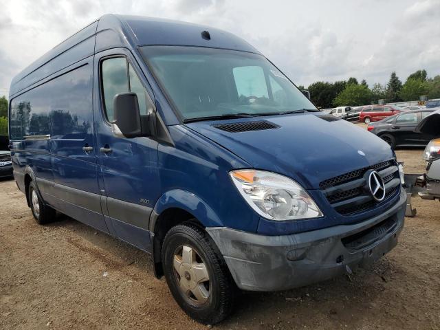 WD3PE8CC9D5809584 - 2013 MERCEDES-BENZ SPRINTER 2500 BLUE photo 4