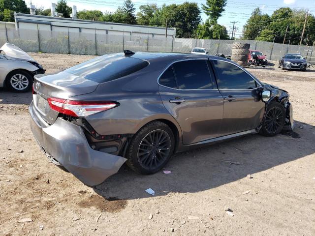 4T1B11HK0JU041395 - 2018 TOYOTA CAMRY L GRAY photo 3