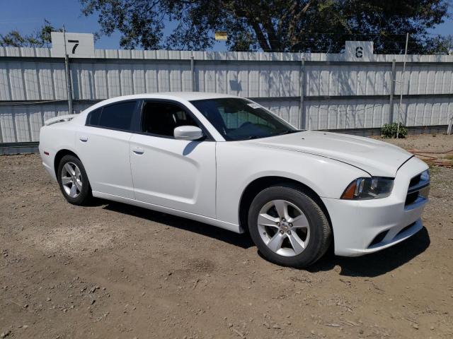 2C3CDXBG2DH730891 - 2013 DODGE CHARGER SE WHITE photo 4