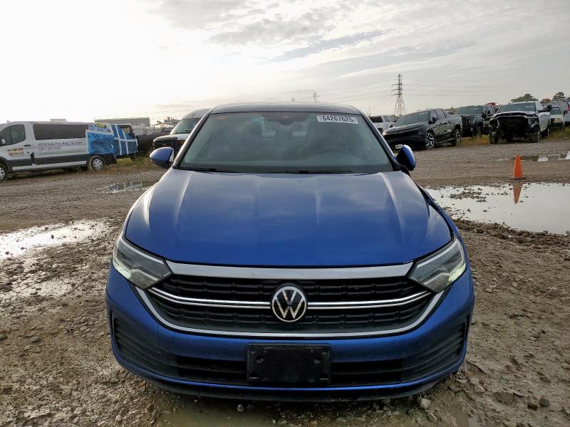 3VW7M7BU7RM076138 - 2024 VOLKSWAGEN JETTA SE 蓝色 照片 5