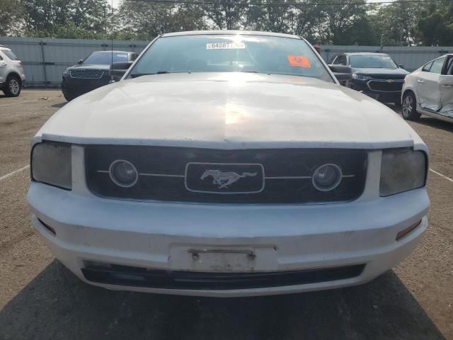 1ZVFT80N965168501 - 2006 FORD MUSTANG WHITE photo 5