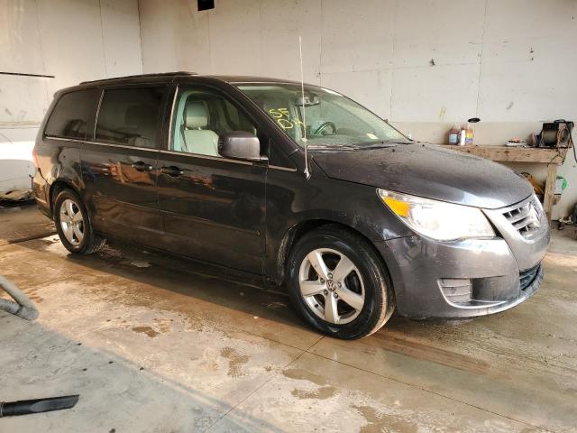 2V4RW3DGXBR695147 - 2011 VOLKSWAGEN ROUTAN SE BLACK photo 4