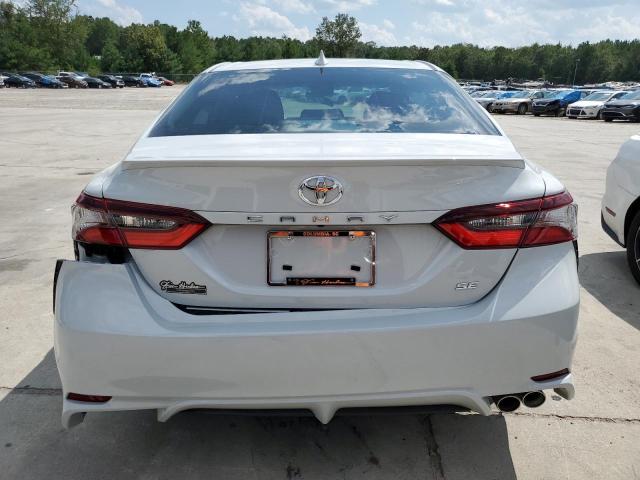 4T1G11AK3PU174810 - 2023 TOYOTA CAMRY SE NIGHT SHADE WHITE photo 6